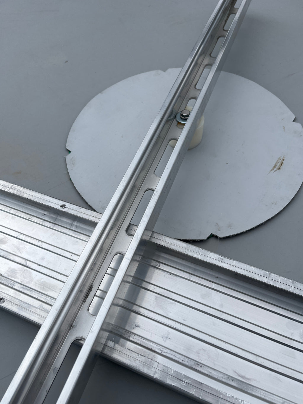 AMPIX® PVC - Montagehalter für das Flachdach (20 Stück / Karton)