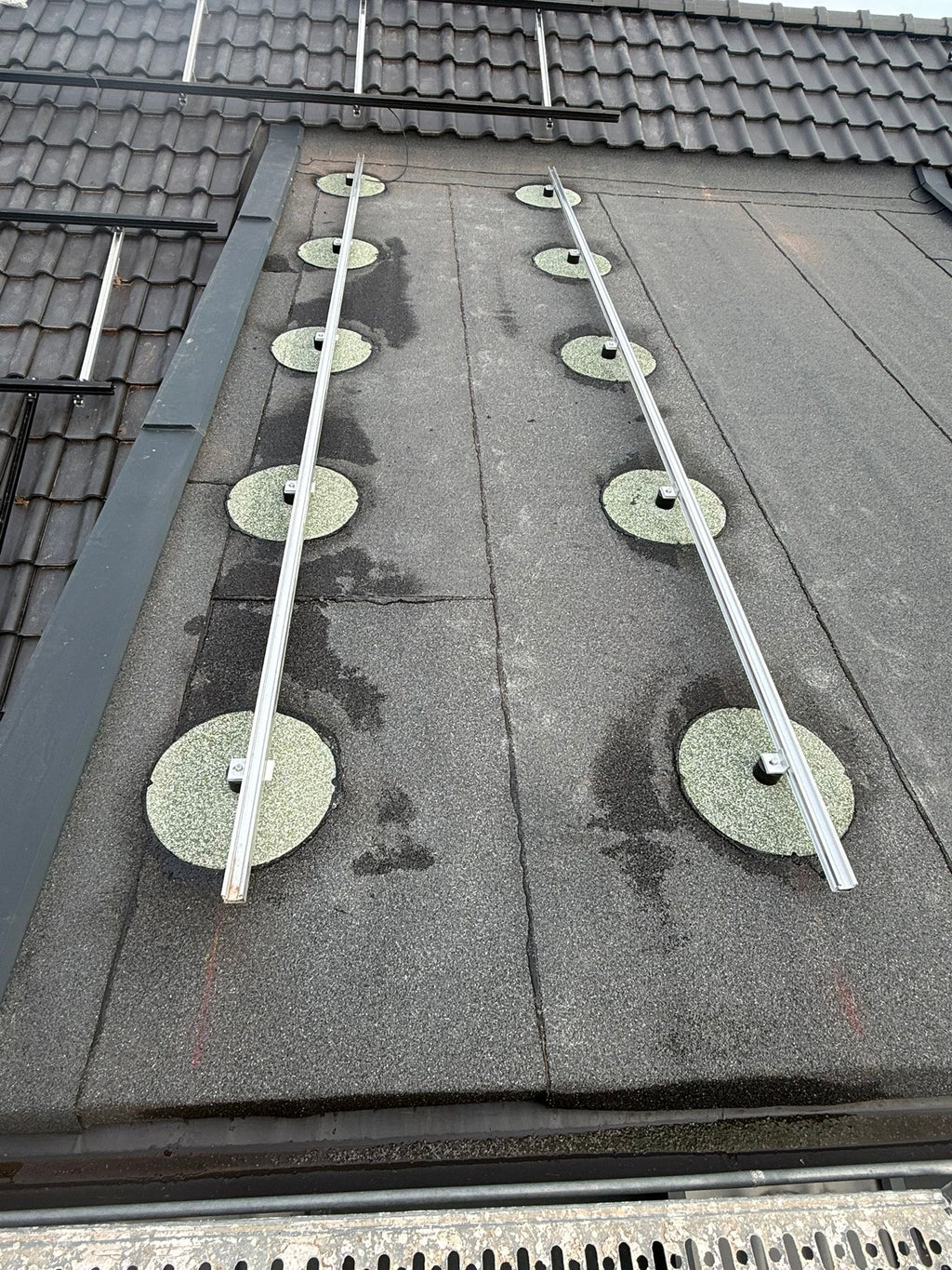 AMPIX® PVC - Montagehalter für das Flachdach (20 Stück / Karton)